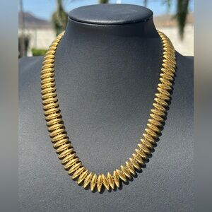 Napier Vtg Slinky and bright Gold tone Necklace 16”